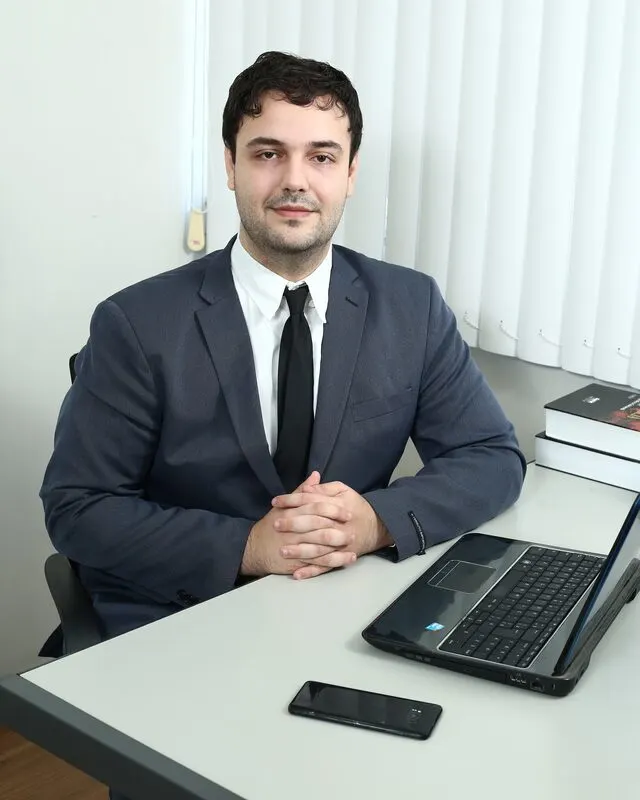 Dr. Martiniano Milioli Lintz no escritório